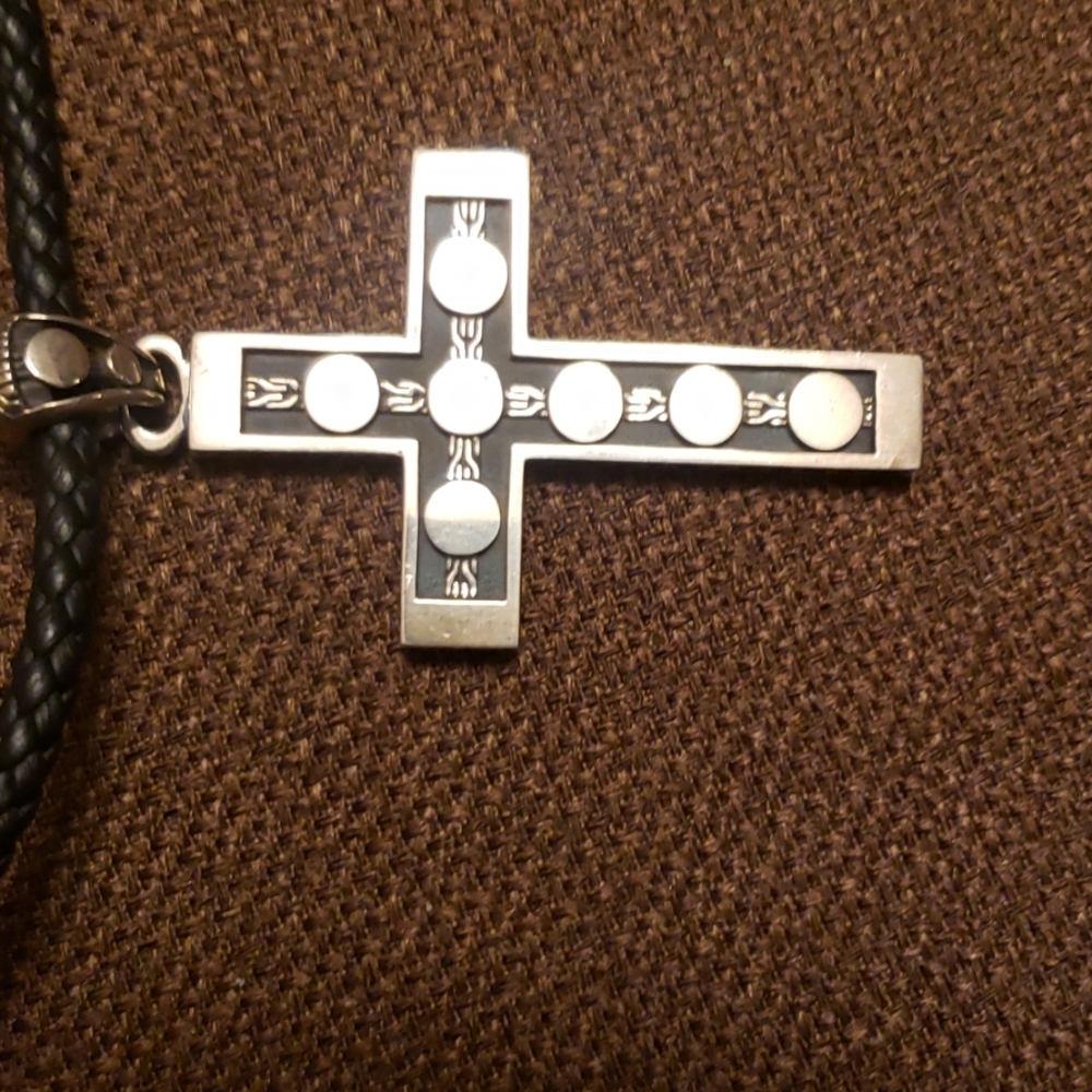 John Hardy leather necklace with stunning cross .925
